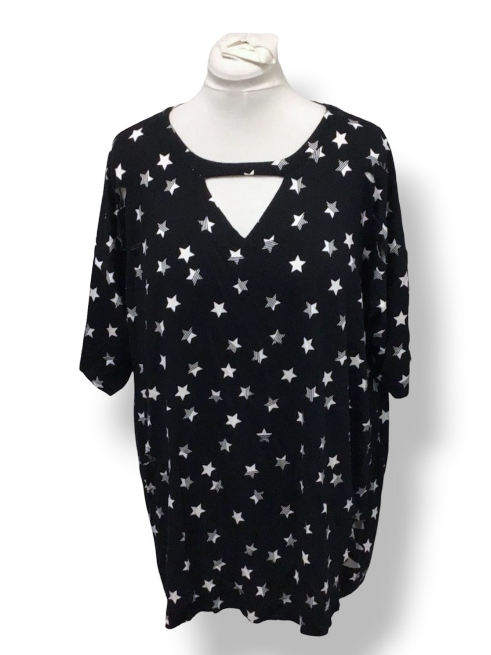 Cato Women’s Short Sleeve V Neck Cut-out Distressed All Over Stars Black 22/24W